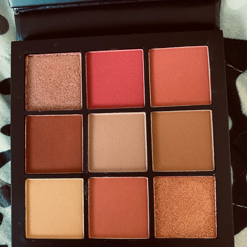 New Huda Beauty Coral Obsessions eyeshadow palette - Picture 2 of 5